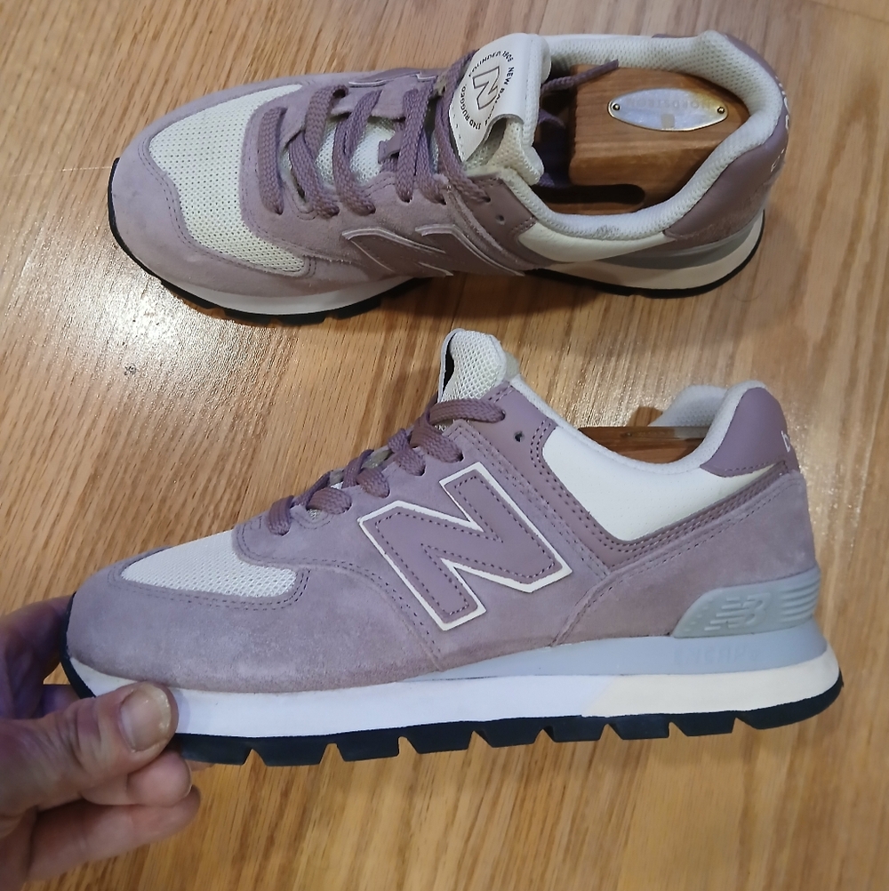 New Balance Men's/Women's Lavender and White Suede Sneakers